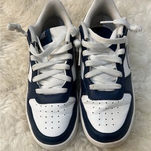 Nike court borough size 6.5Y blue and white color.